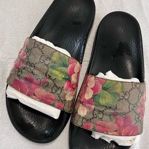 Gucci Supreme slides, size 9